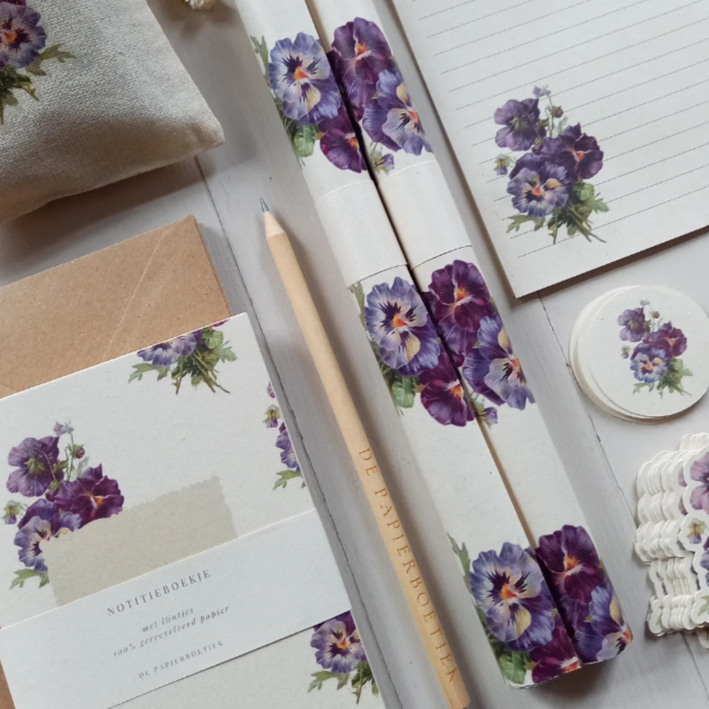 Stationery box | viooltjes