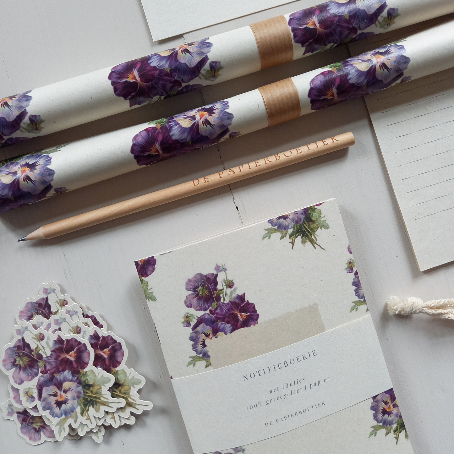 Stationery box | viooltjes