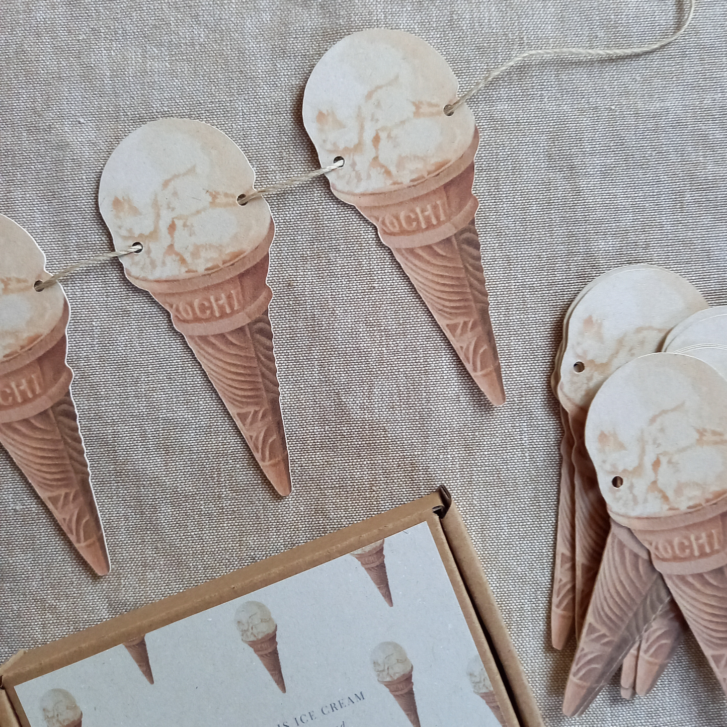 Slinger van ijsjes | all you need is ice cream