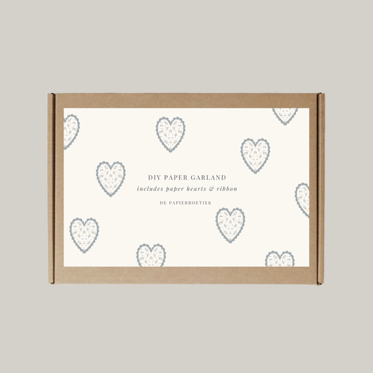 Slinger van hartjes | a heart shaped garland